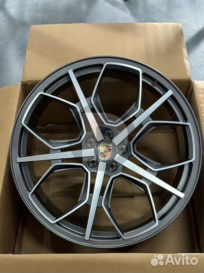 Кованые диски на Porsche Panamera II R21