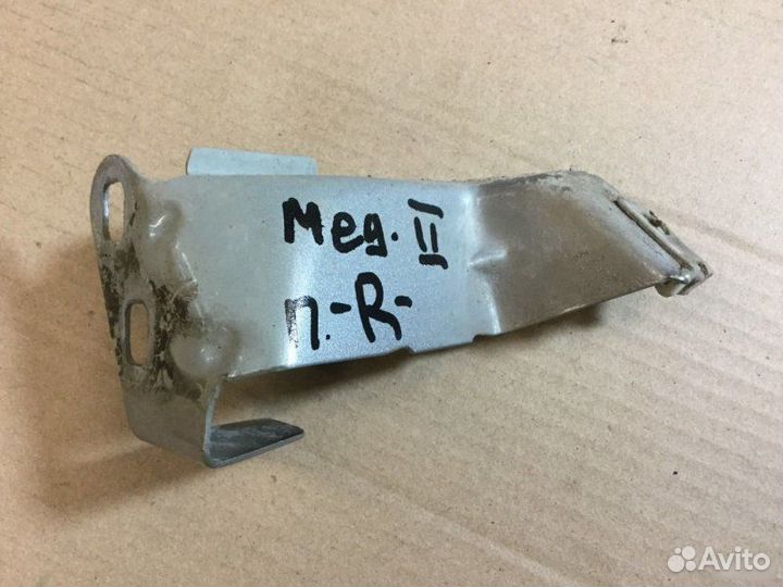 Кронштейн крепления крыла правый Renault Megane 2