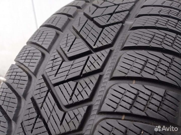 Pirelli Scorpion Winter RFT 235/55 R19 101H