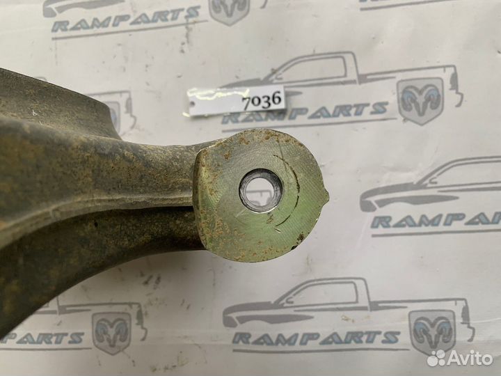 Кулак поворотный левый