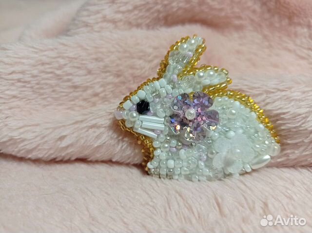 Брошь ручной работы кролик