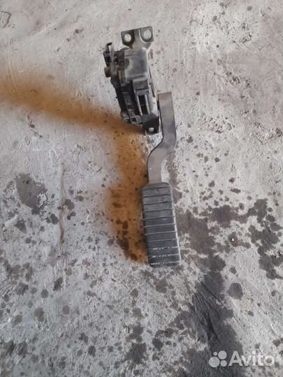 Электронная педаль газа Рено Лагуна 2