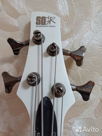 Бас-гитара Ibanez SR300