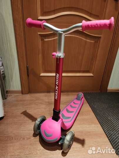 Продаю трехколёсный самокат детский