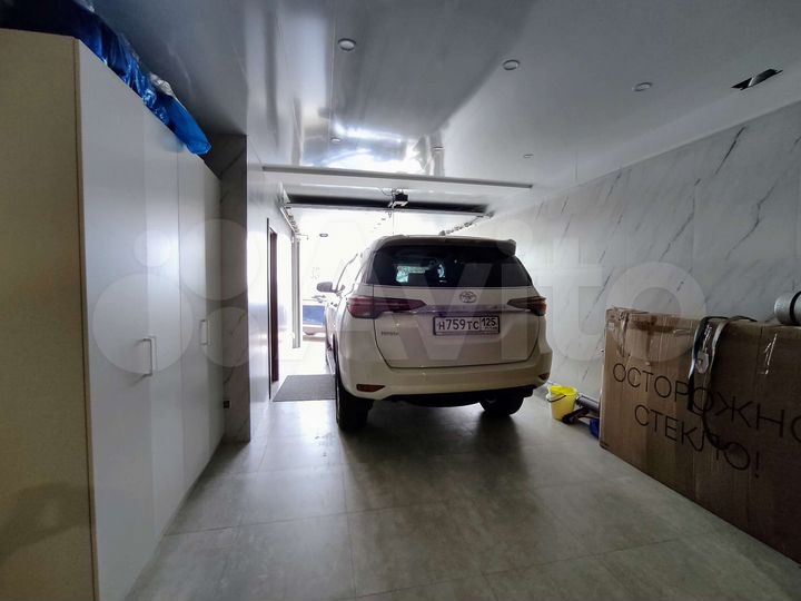 Дом 215 м² на участке 1 сот.