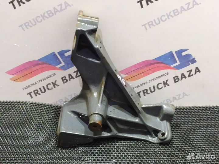 1404477 Кронштейн переднего бампера левый