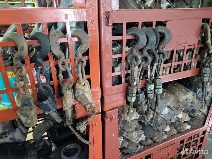 Крюк клиновый газ 66 3308