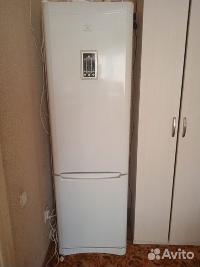 Холодильник indesit