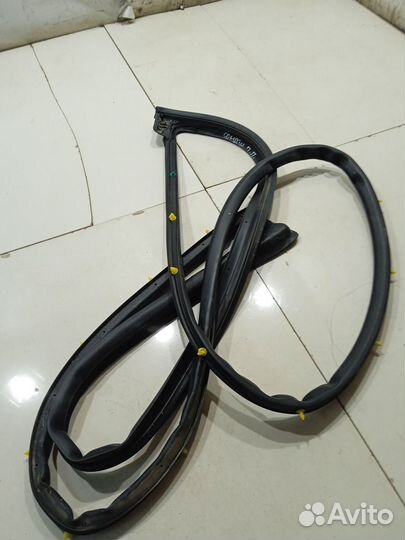 Уплотнитель двери(передний правый)