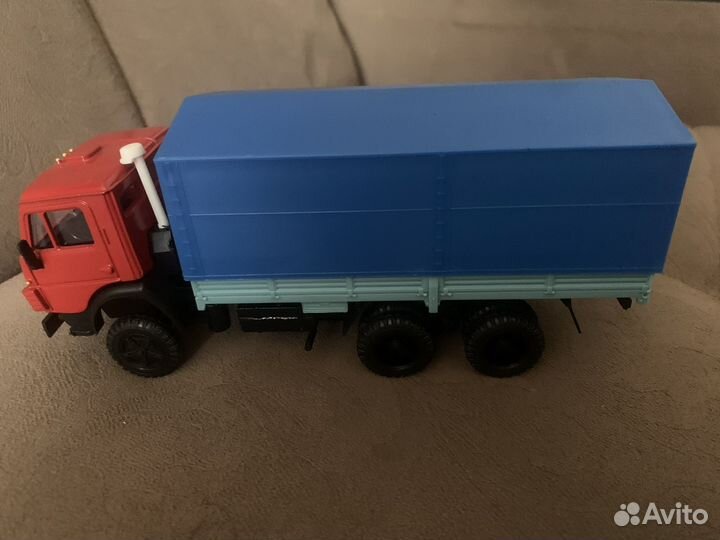 Модель грузовика коллекционная машина