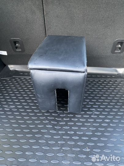Подлокотник на LADA vesta
