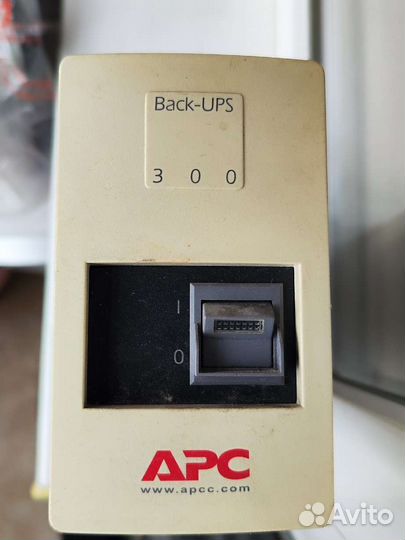 Бесперебойник APC Back-UPS 500