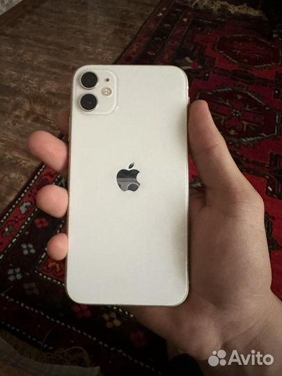 Телефон iPhone 11