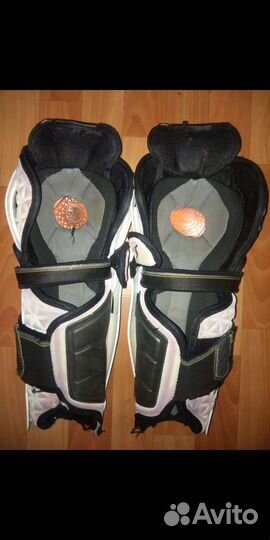 Щитки наколенники CCM Ultratacks