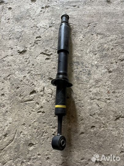 Передние стойки Toyota Hilux