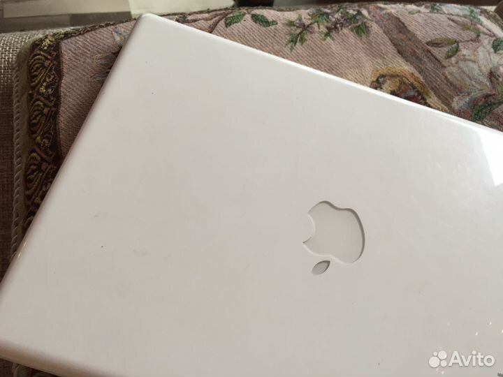 Apple White model A1181