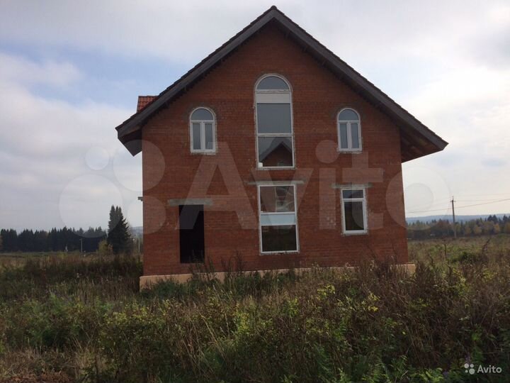 Дом 342,9 м² на участке 31,8 сот.