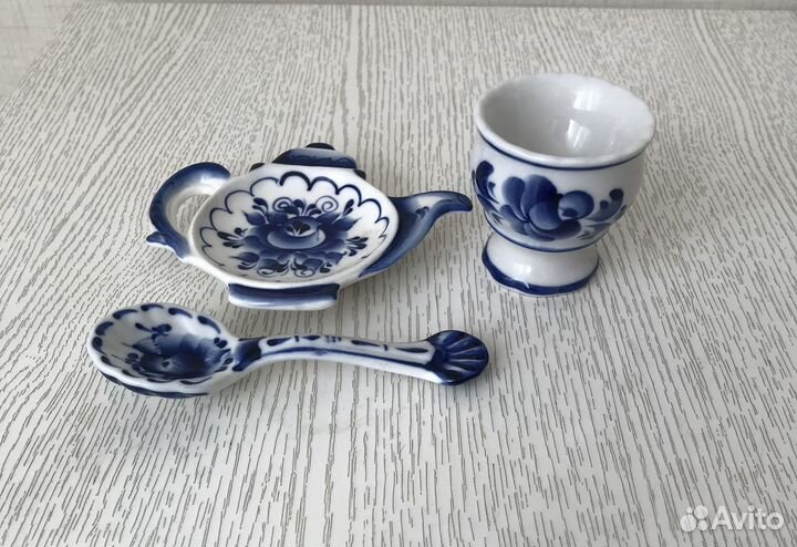 Гжель ложка с подставкой и подставка под яйцо