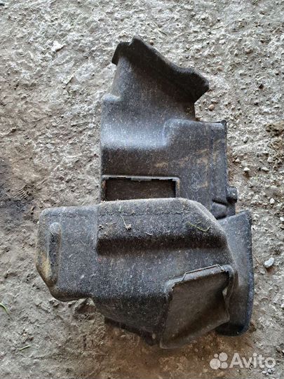 Обшивка багажника левая Mercedes W203