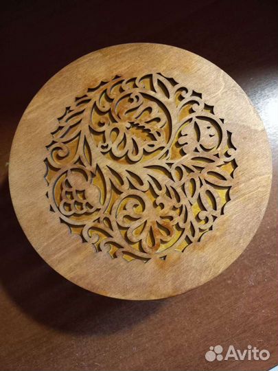 Деревянная шкатулка