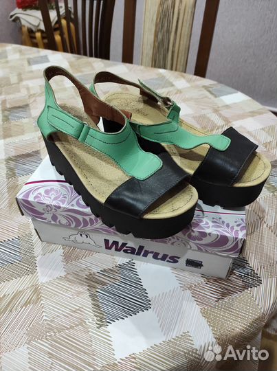 Босоножки кожаные Walrus 40 р