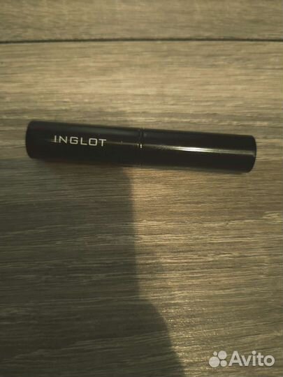 Глянцевая помада Inglot