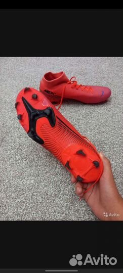 Футбольные бутсы Nike