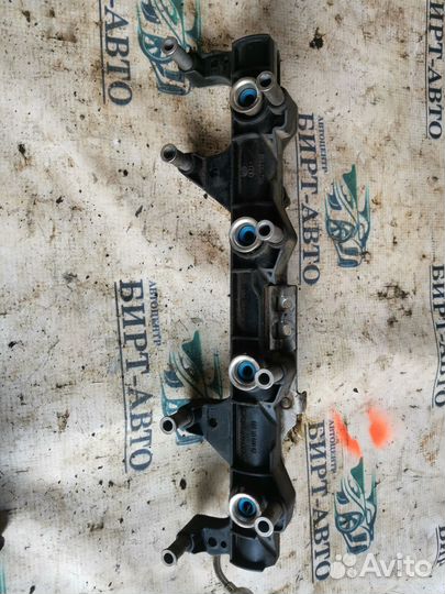 Рейка топливная (рампа) Volkswagen Passat B6 (2005