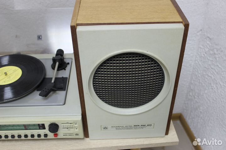 Проигрыватель виниловых пластинок