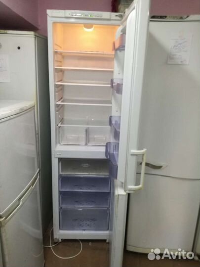 Двухкамерный Холодильник высота 205 см