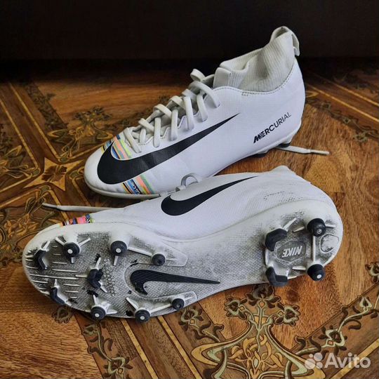 Футбольные бутсы nike