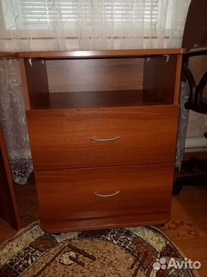 Компьютерный стол с тумбой