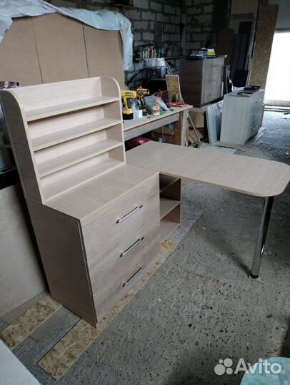 Маникюрный стол угловой комплект