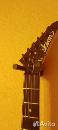 Настенный кронштейн для гитары