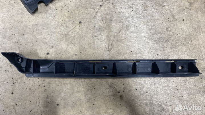 Кронштейн заднего бампера Skoda Octavia 1z5807861