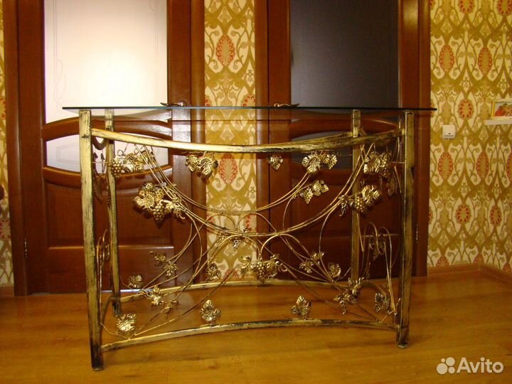 Стол интерьерный