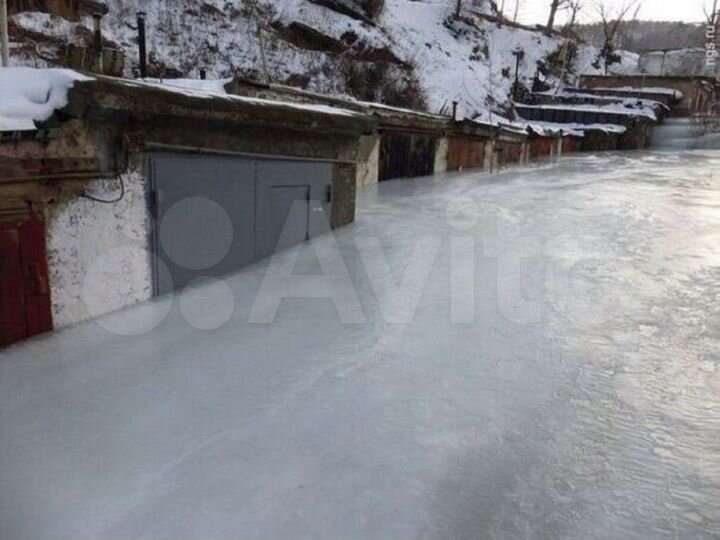 Гараж, > 30 м²