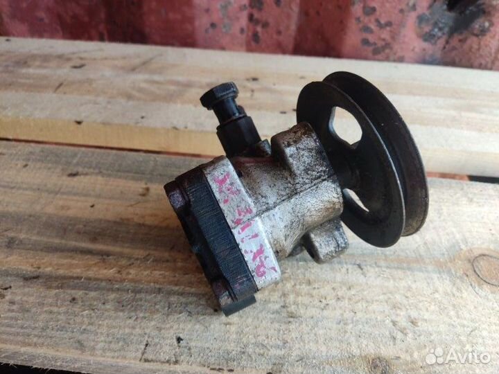 Насос гура Hyundai Accent седан 2009