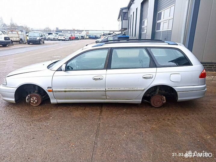 Блок управления двигателем Toyota Avensis