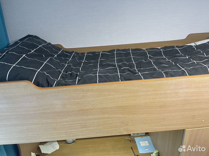 Двухъярусная кровать со шкафом и столом