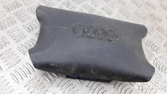 Подушка безопасности водителя audi A6 C4 (9SE19J30