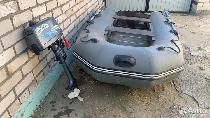 Лодка с мотором