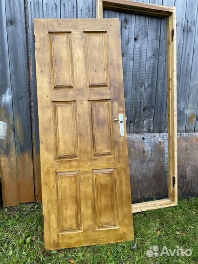 Дверь деревянная