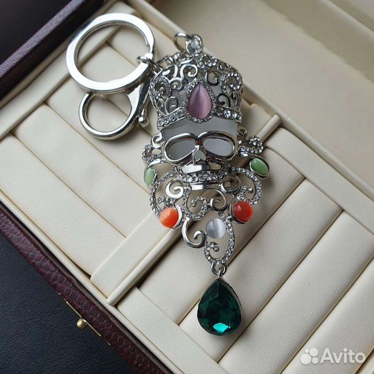 Новый брелок изящный Череп