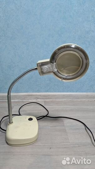 Лампа-лупа с подсветкой настольная