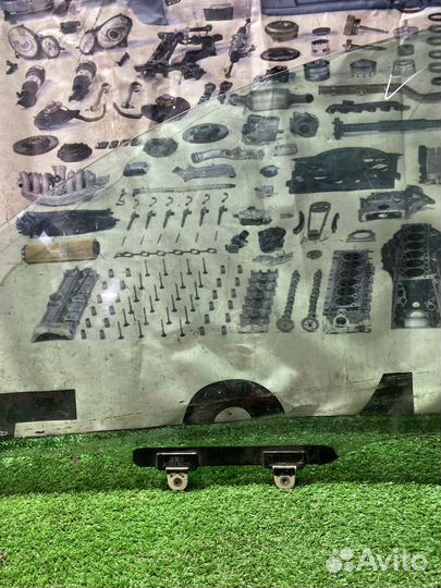 Переднее левое стекло Nissan Almera G15