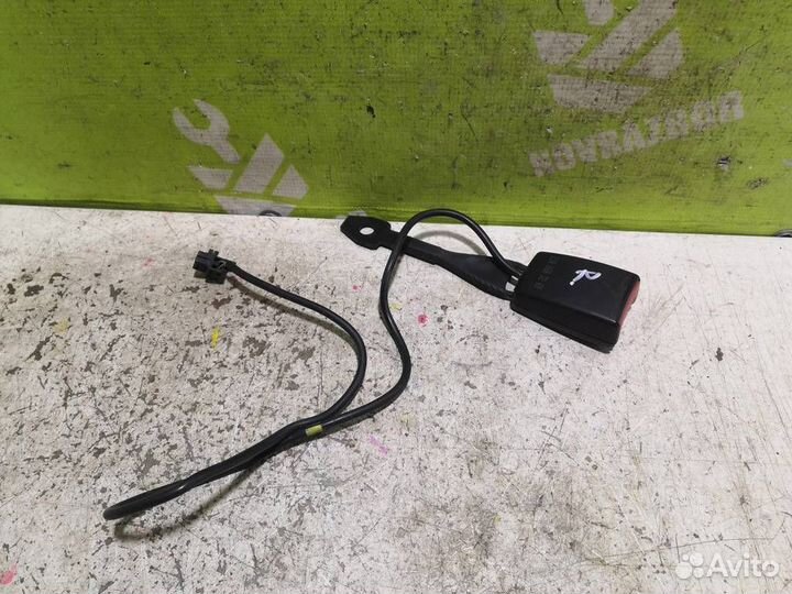 Ответная часть ремня безопасности Мерседес Бенз