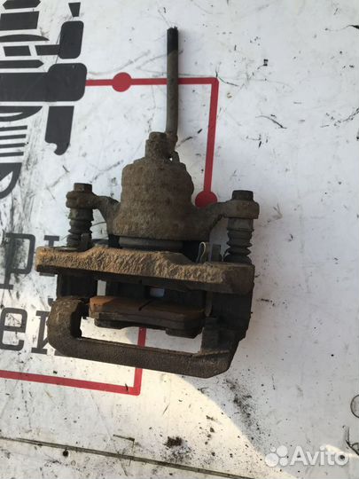 Суппорт тормозной задний левый Nissan Pathfinder