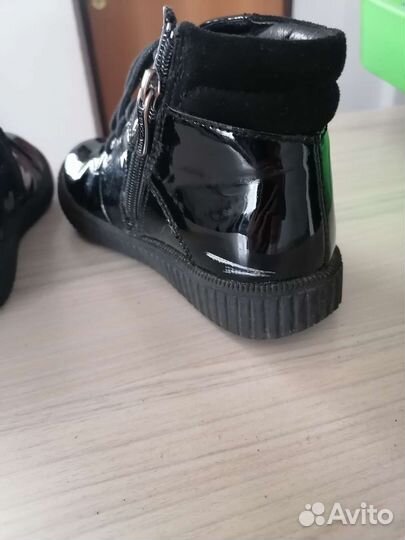 Полуботинки для девочки лаковые