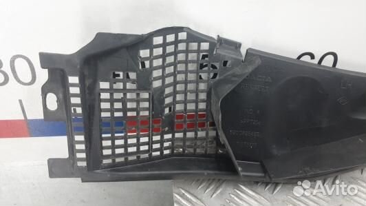 Накладка декоративная (жабо, дождевик) dacia duste